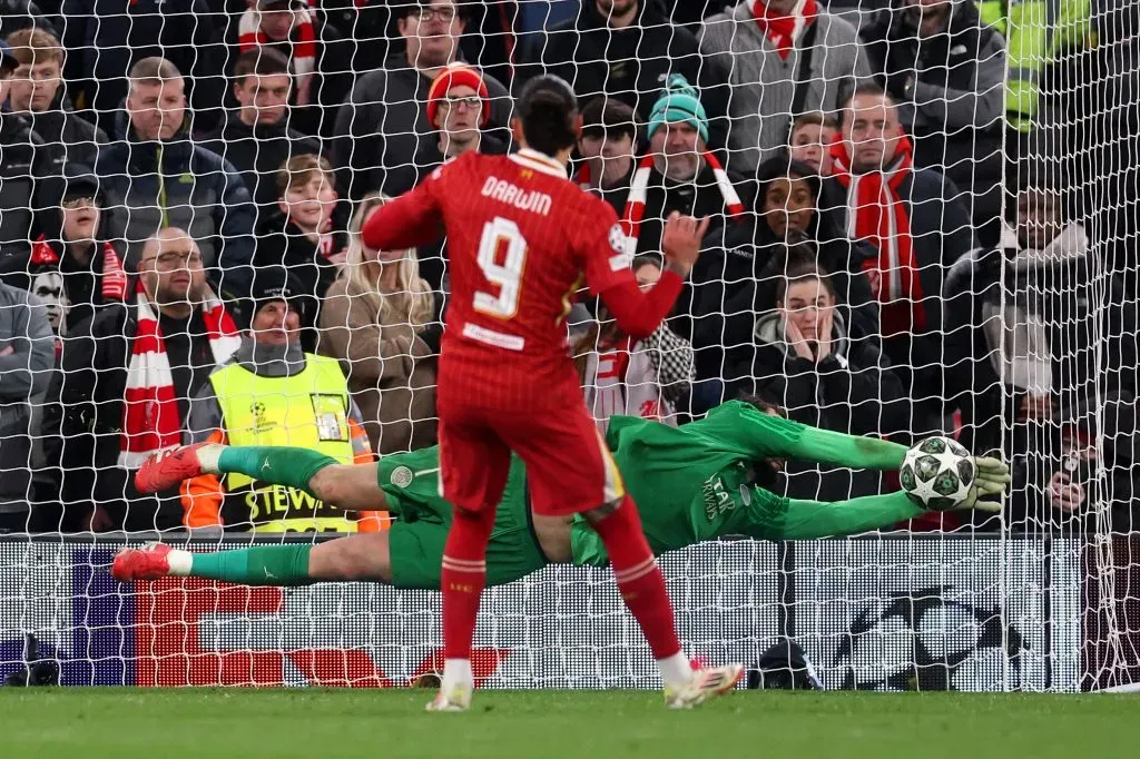 Donnarumma se transformó en el héroe de PSG al contener dos penaltis ante Liverpool. (Getty Images)