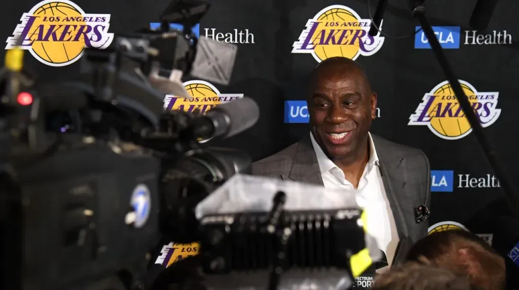 Magic Johnson ganó 5 títulos con Lakers. (Foto: Getty Images)