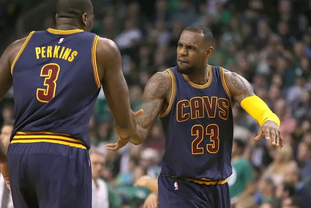Kendrick Perkins y LeBron James en Cleveland Cavaliers (GETTY IMAGES)