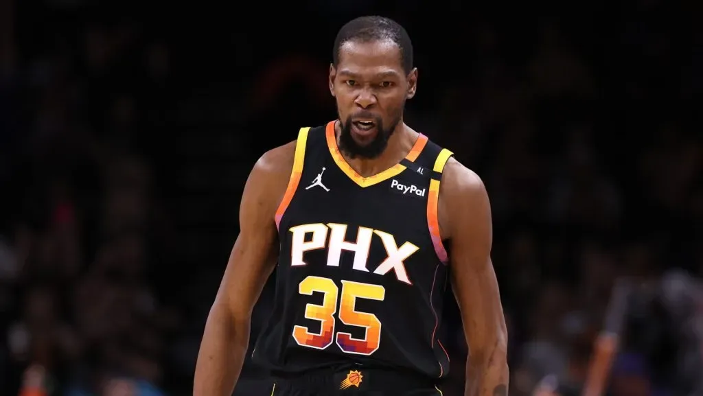 Kevin Durant es una baja casi confirmada para el final de la temporada regular con Phoenix Suns. (GETTY IMAGES)