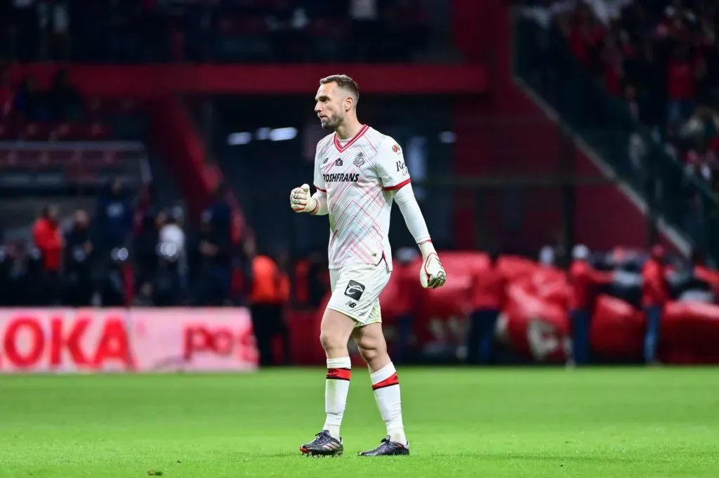 Pau López fue relegado a la banca por Antonio Mohamed para el partido entre Toluca y Santos Laguna. (Imago7)