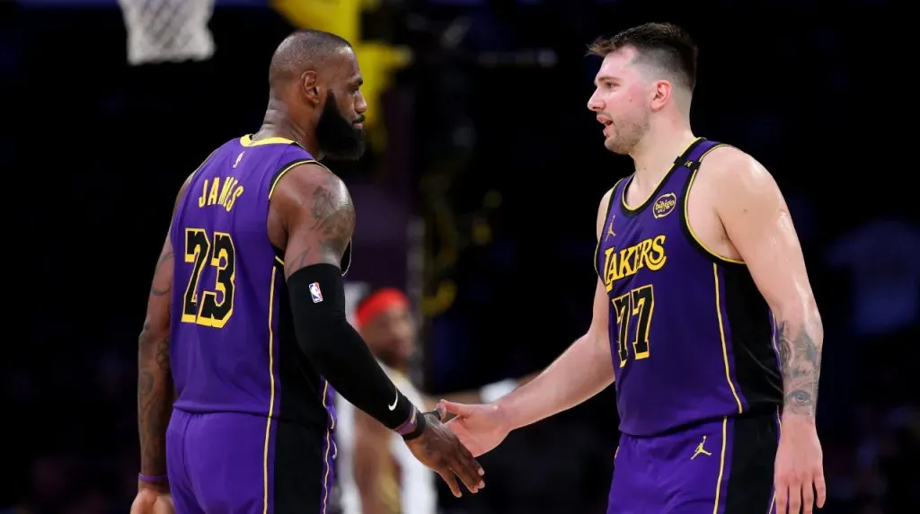 LeBron James y Luka Doncic, estrellas de Lakers. (Foto: Getty Images)