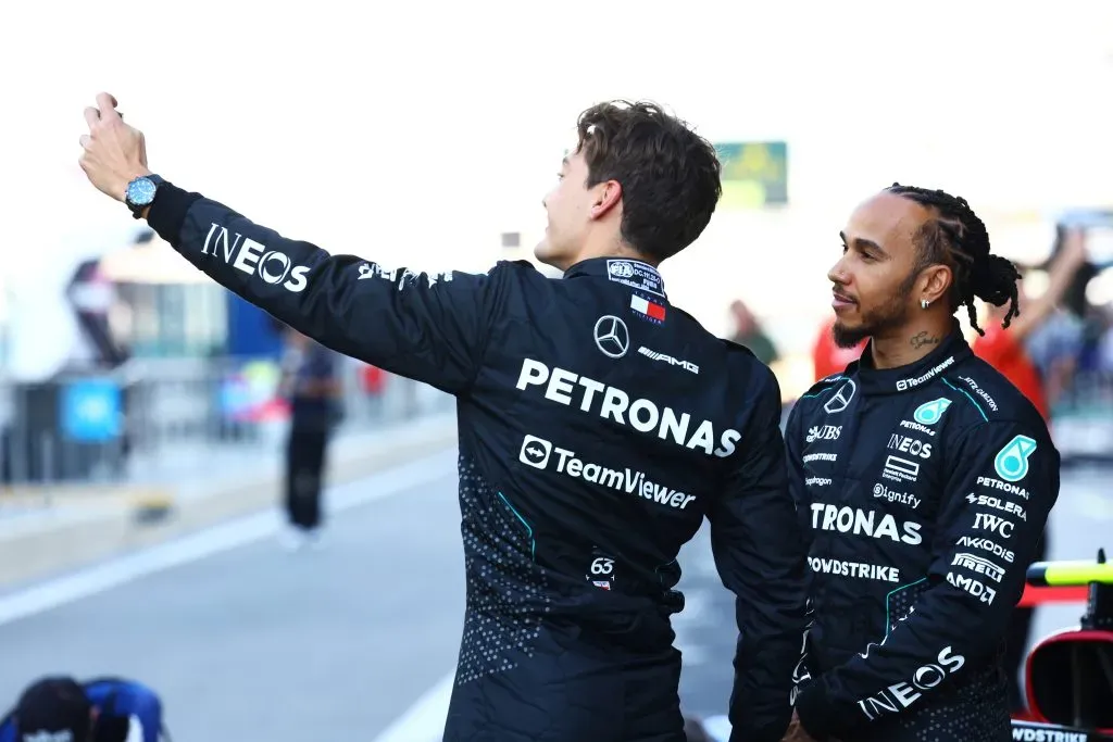 George Russell junto a Lewis Hamilton en Abu Dhabi (GETTY IMAGES)