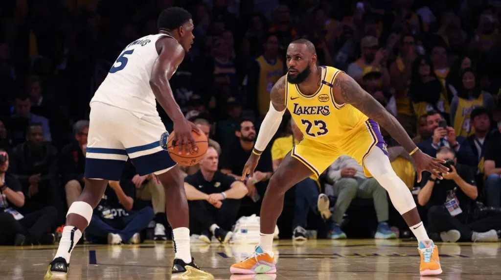 Anthony Edwards y LeBron James. (Foto: Getty Images)
