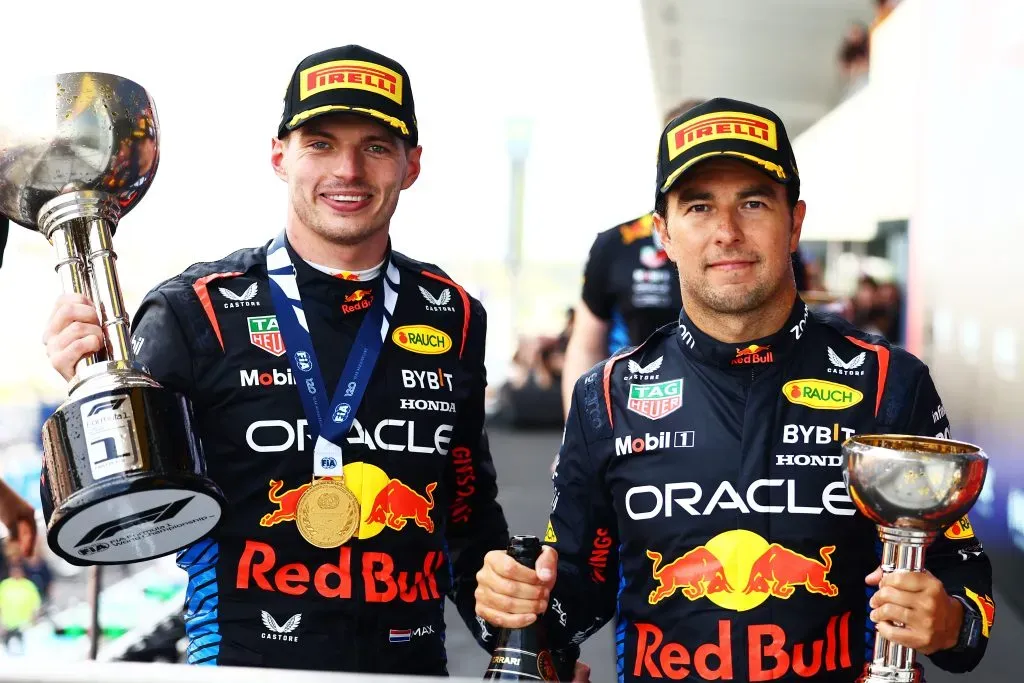 Max Verstappen y Checo Pérez luego del GP de Japón 2024 (GETTY IMAGES)