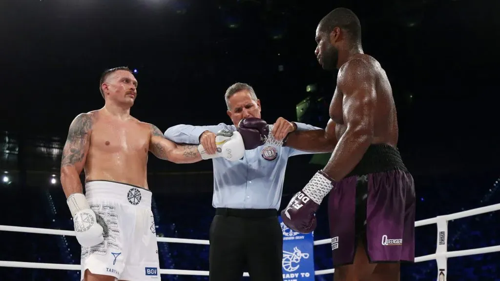 Oleksandr Usyk y Daniel Dubois podrían reditar el duelo que protagonizaron en 2023. (GETTY IMAGES)