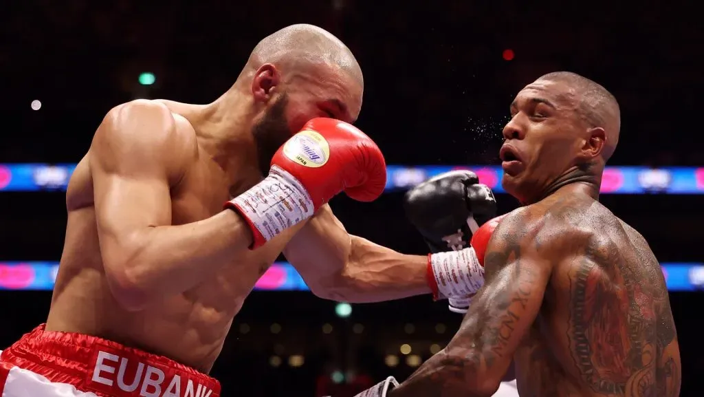 Chris Eubank Jr. dio un espectáculo junto a Conor Benn en el estadio del Tottenham Hotspur. (GETTY IMAGES)