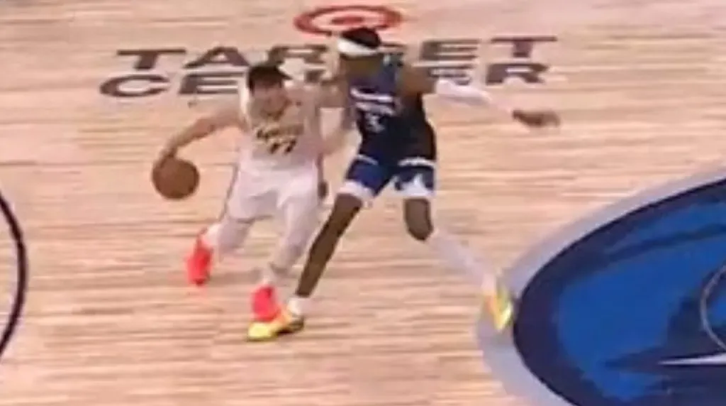 La falta que no le cobraron a Doncic en Wolves vs. Lakers. (Foto: NBA)