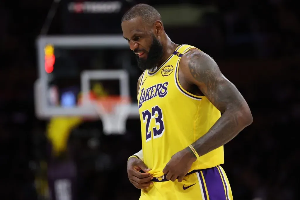 LeBron James todavía no decidió su futuro en la NBA (Getty Images)
