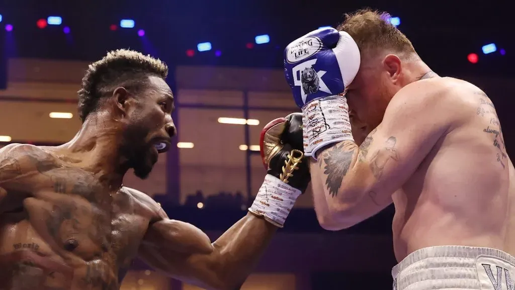 Canelo Álvarez y William Scull decepcionaron a todos los que esperaban una mejor pelea.