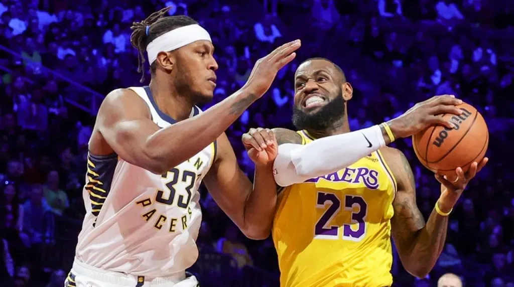 Myles Turner y LeBron James. (Foto: Getty Images)