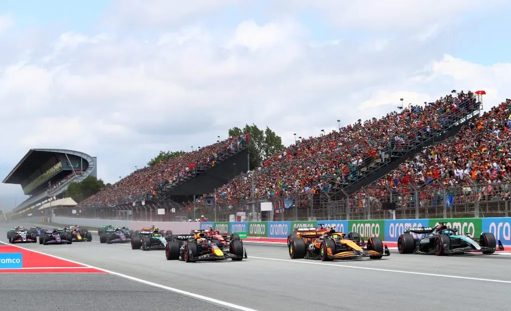 Coches de la Fórmula 1 en pista en el Gran Premio de España 2024 (GETTY IMAGES)