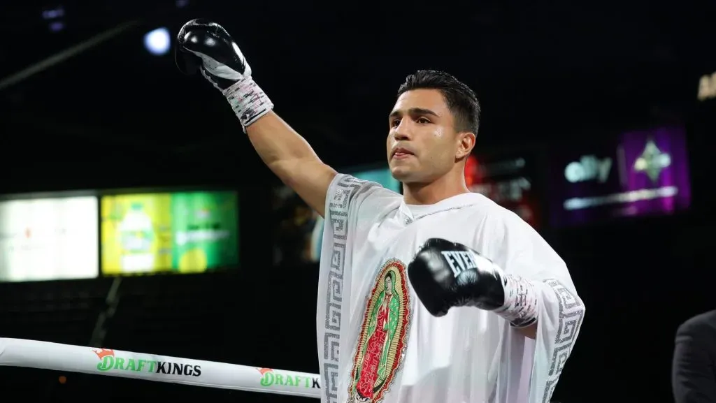 Armando Reséndiz se llevó la ganancia más grande de su carrera ante Caleb Plant. (GETTY IMAGES)