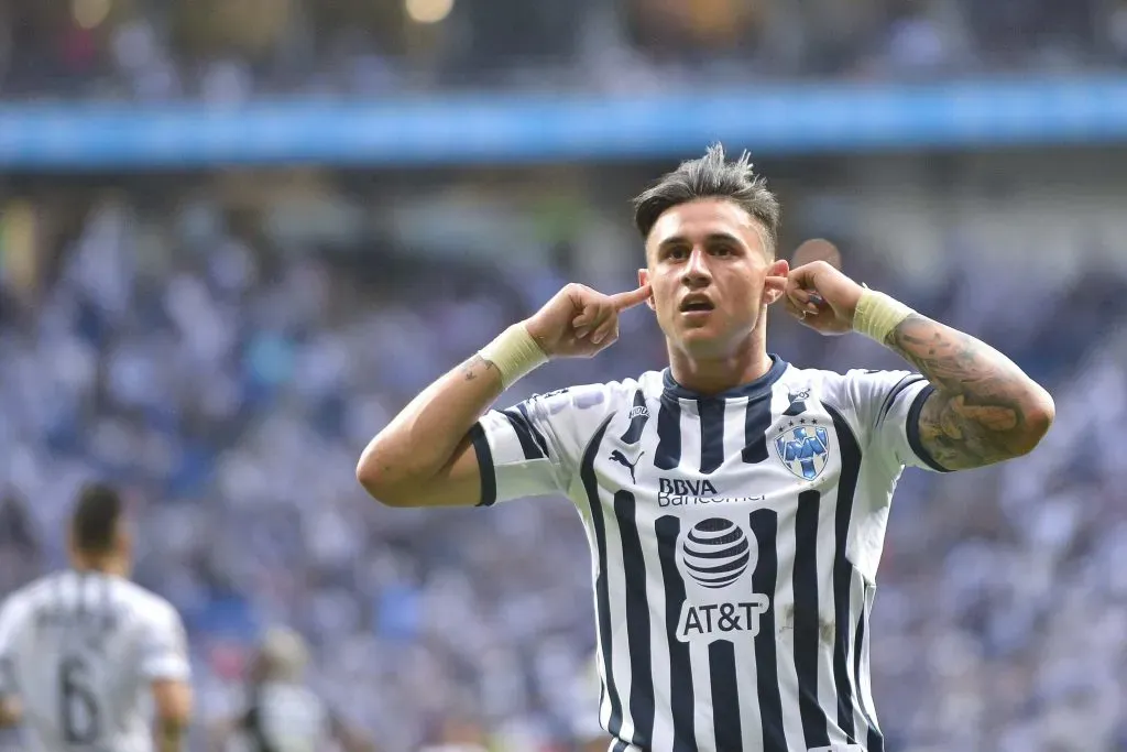 Adam Bareiro con la playera de Rayados (GETTY IMAGES)