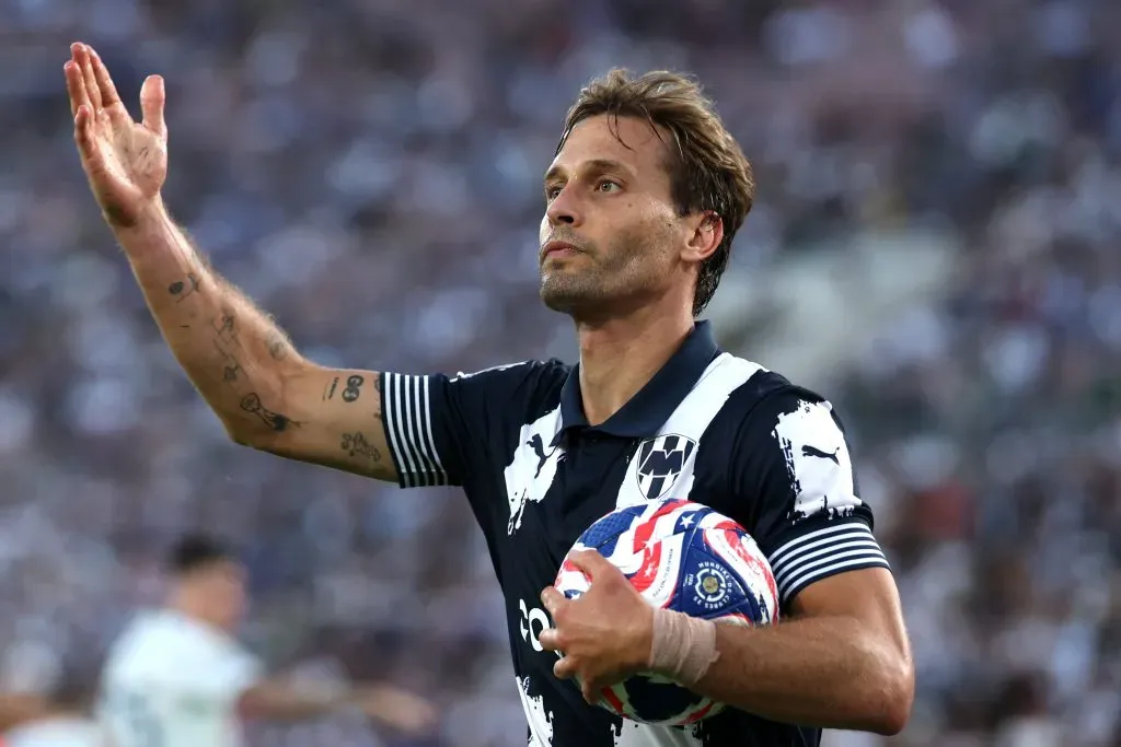 Sergio Canales sufrió una molestia muscular en el muslo posterior de su pierna derecha y es duda para jugar ante Urawa. (Getty Images)