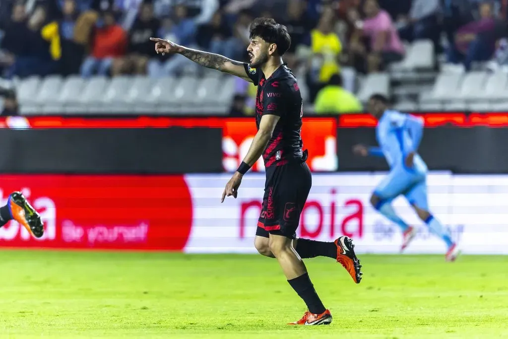 Alejandro Gómez sería el apuntado por Guido Pizarro para cubrir la baja por la lesión de Jesús Angulo. (Getty Images)