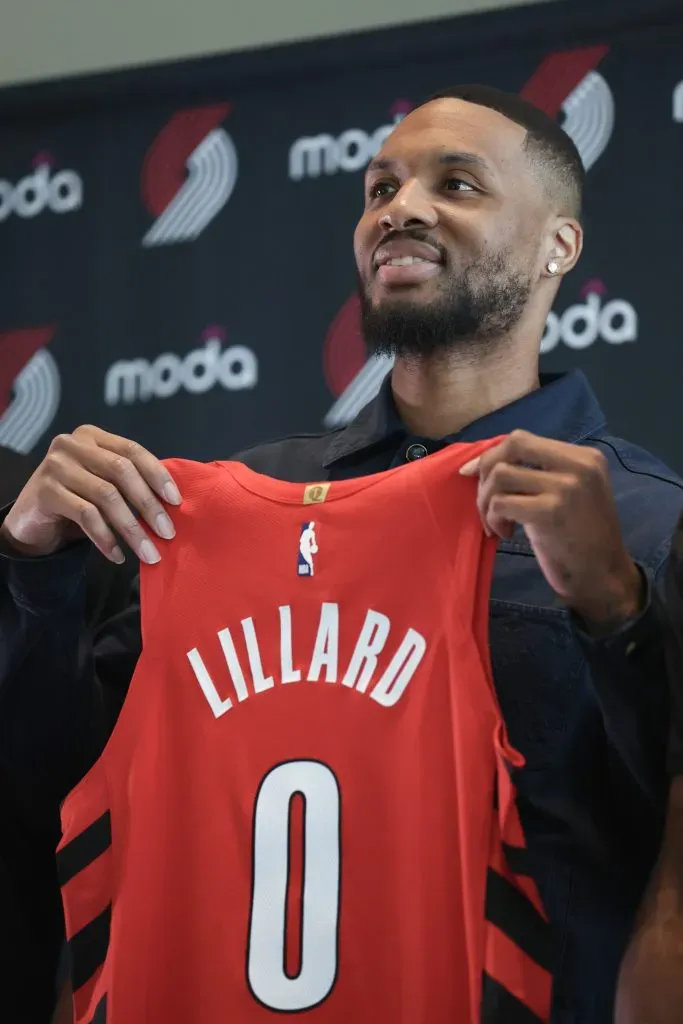 Damian Lillard en su presentación en Portland Trail Blazers (GETTY IMAGES)