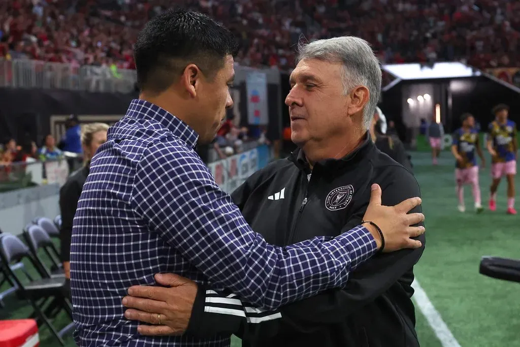 Gonzalo Pineda con Tata Martino en un duelo entre Atlanta United e Inter Miami (Getty Images)