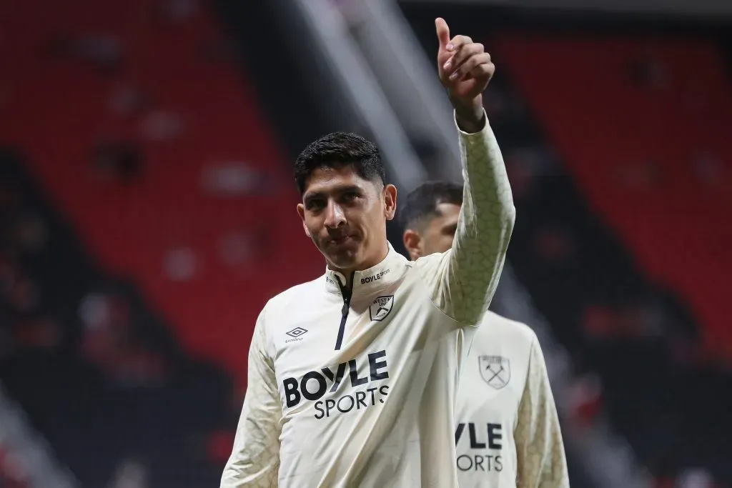 Edson Álvarez se encontraría analizando su futuro tras el interés del Fenerbahce de José Mourinho en hacerse con sus servicios. (Getty Images)