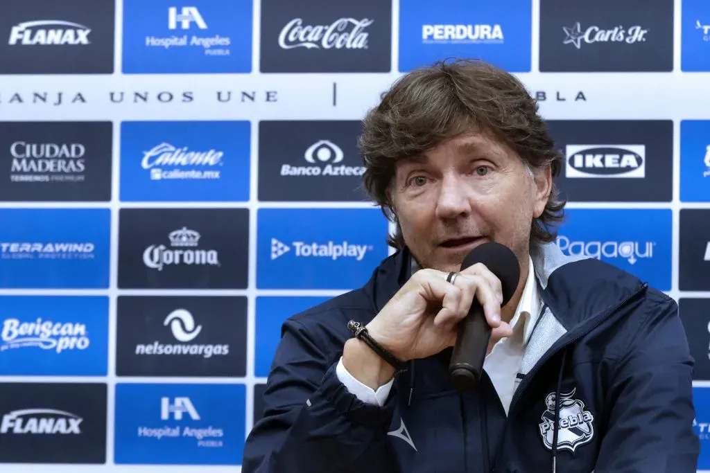 Hernán Cristante en su primer conferencia de prensa como DT de Puebla. (Imago7)