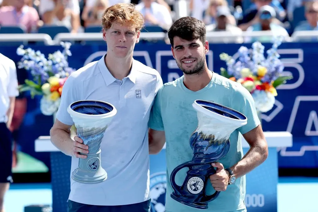 Carlos Alcaraz y Jannik Sinner se enfrentaron por última vez en la final de Cincinnati (Getty Images)