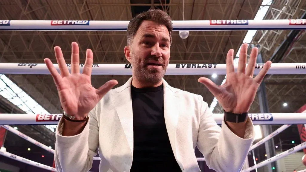 Eddie Hearn se encargó de poner muy arriba en la lista de los mejores de la historia a un campeón actual.