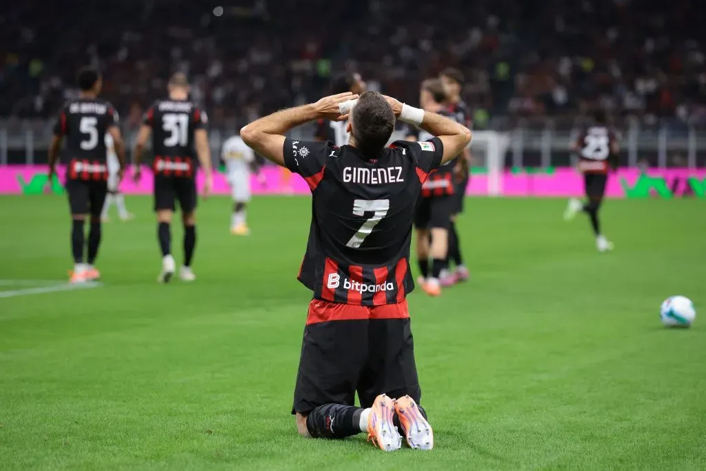 Santiago Giménez en su único gol en la temporada (Getty Images)