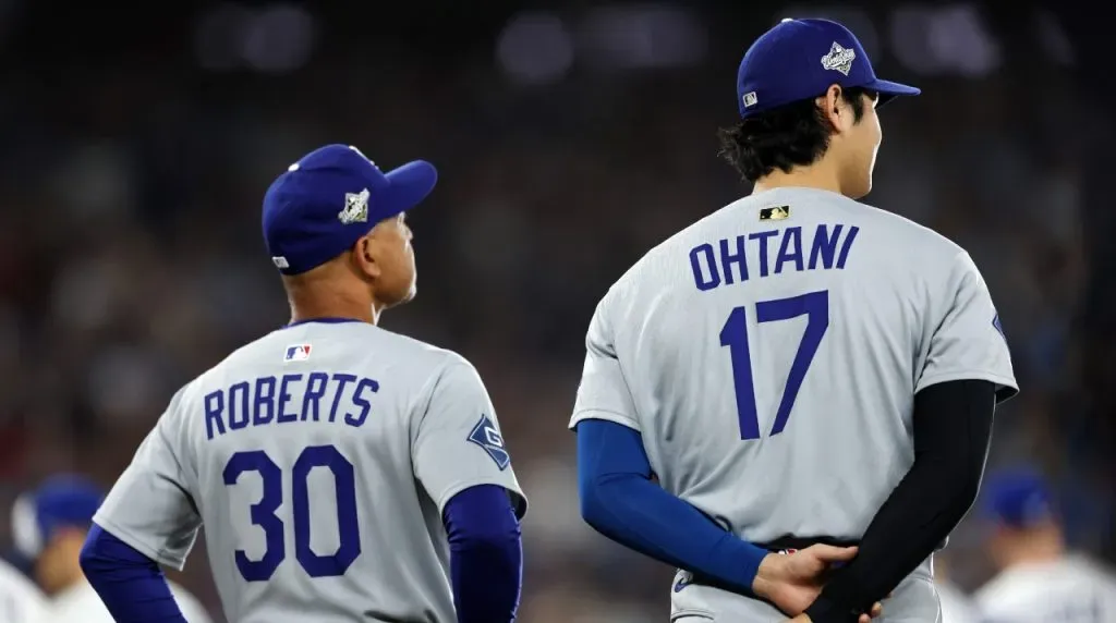 Dave Roberts y Shohei Ohtani en la Serie Mundial. (Foto: Getty Images)