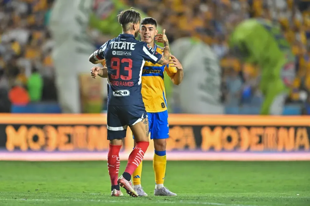 Abrazo entre Sergio Ramos y Juan Brunetta (GETTY IMAGES)