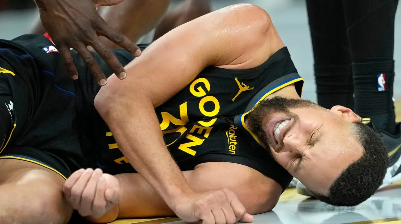 Curry se lesionó en la derrota de Warriors vs. Rockets. (Foto: Getty Images)