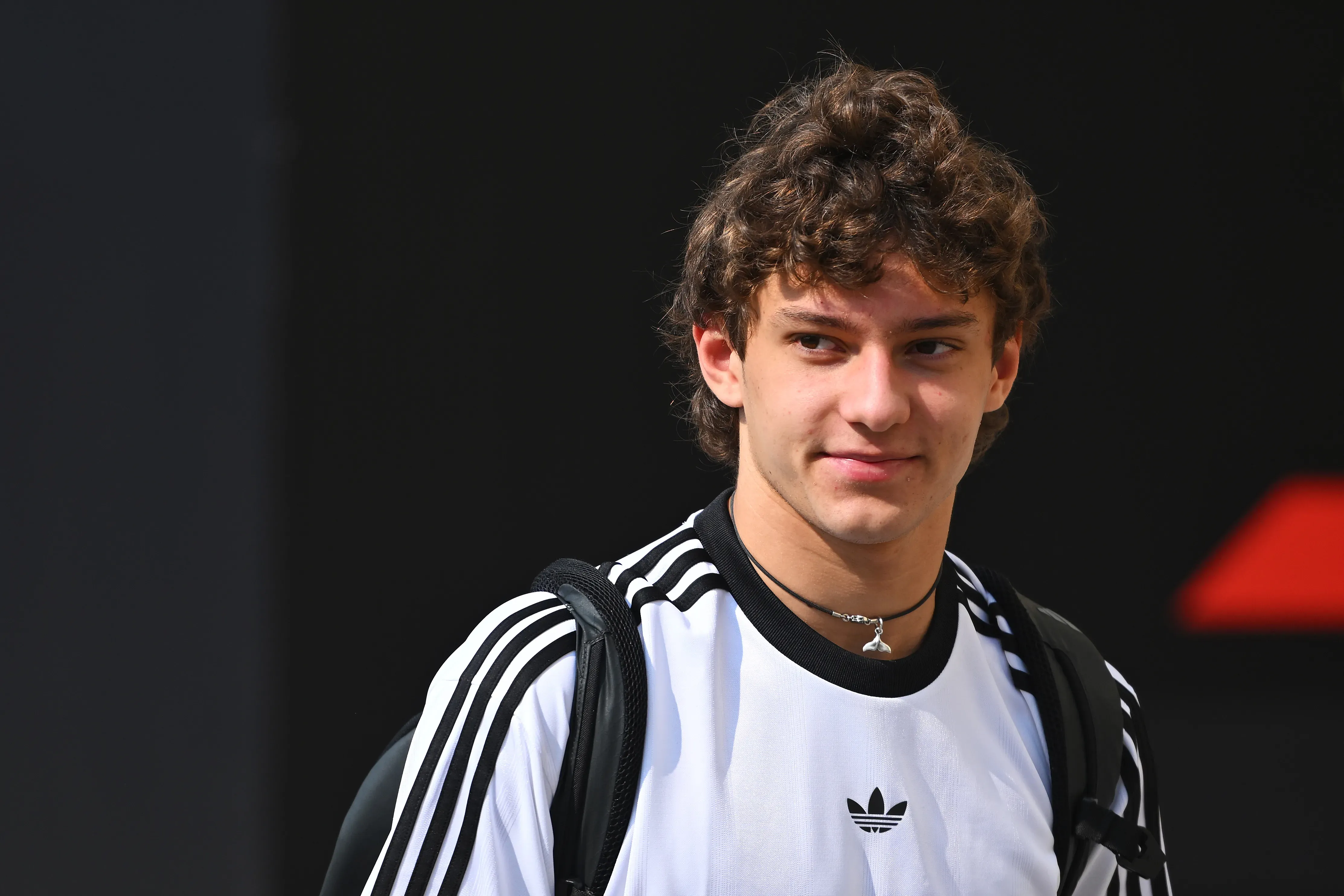 Andrea Kimi Antonelli en su llegada a Abu Dhabi (GETTY IMAGES)