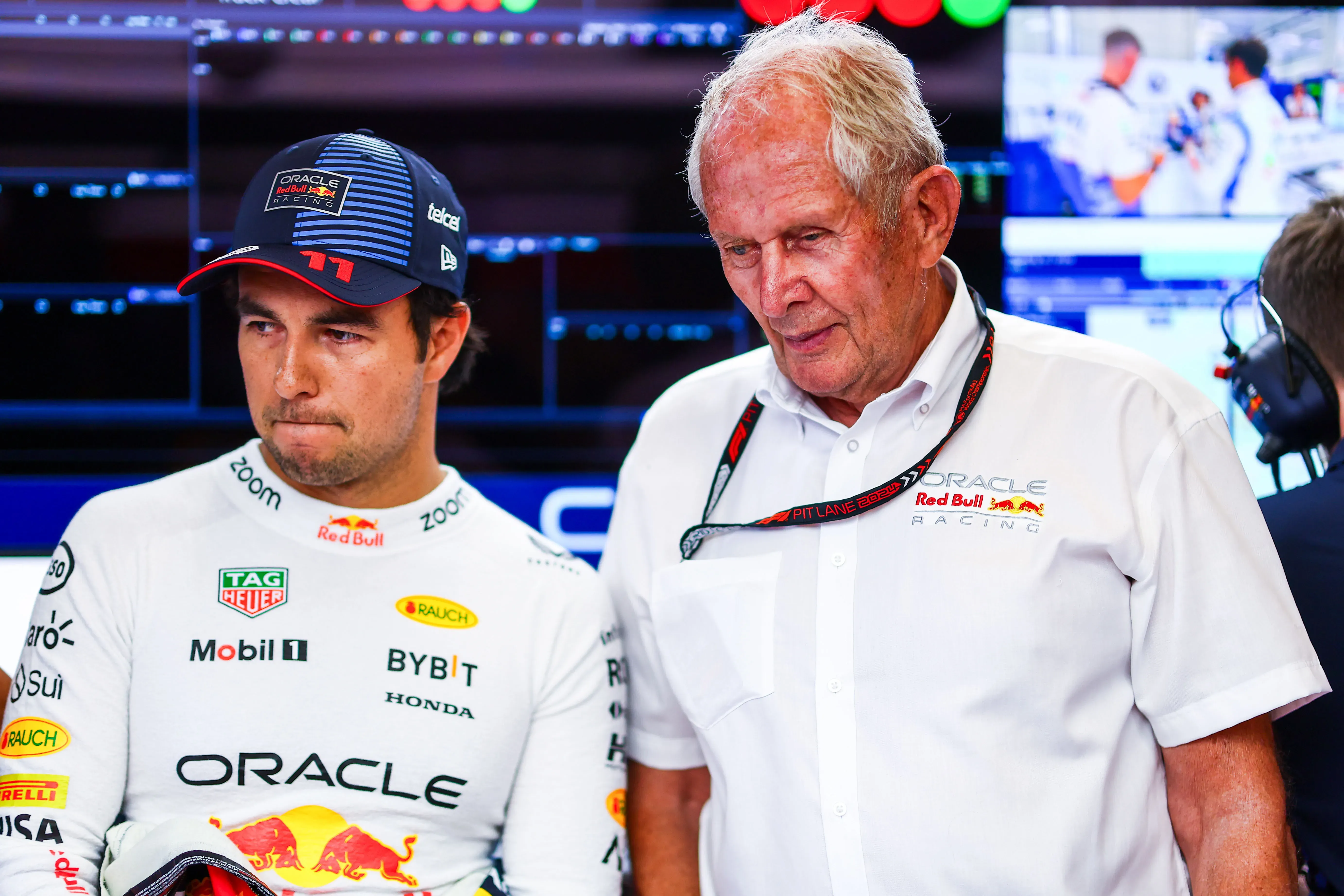 Checo Pérez y Helmut Marko en Red Bull (GETTY IMAGES)