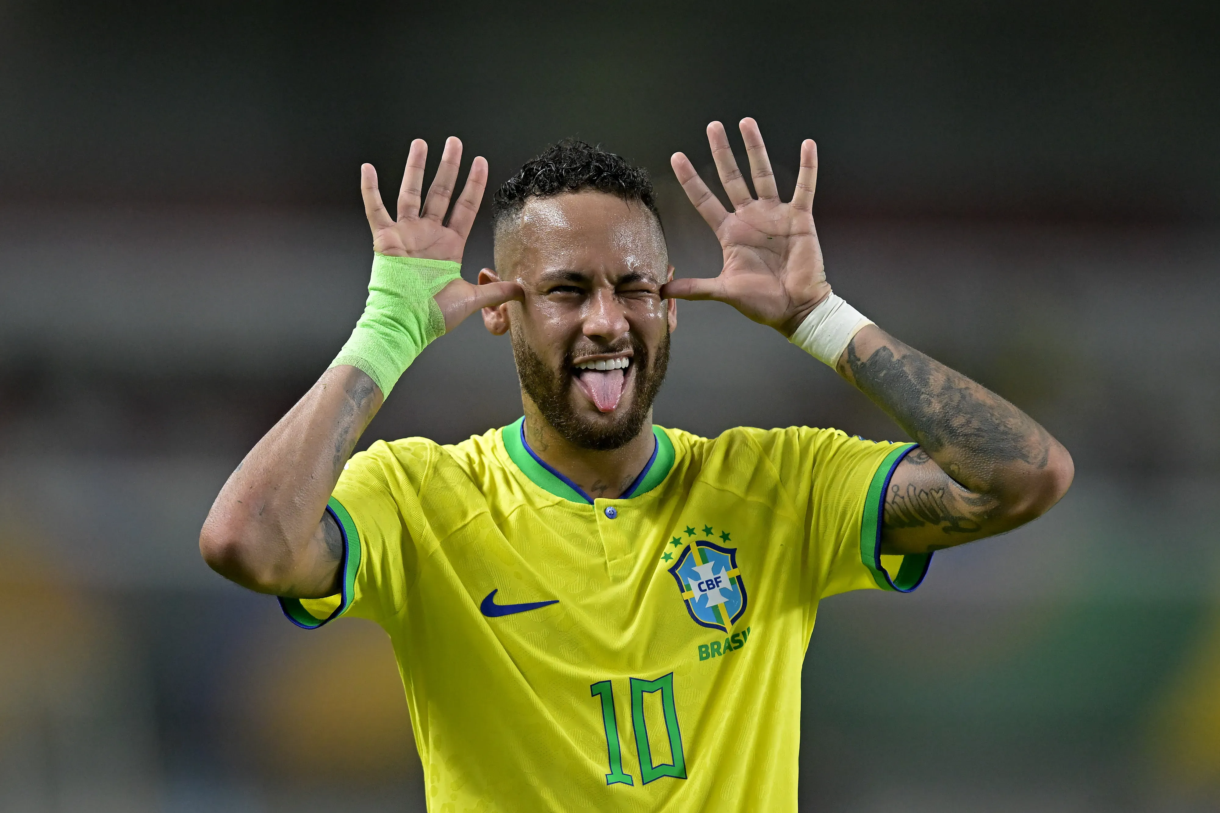 Neymar celebra un gol con Brasil (GETTY IMAGES)