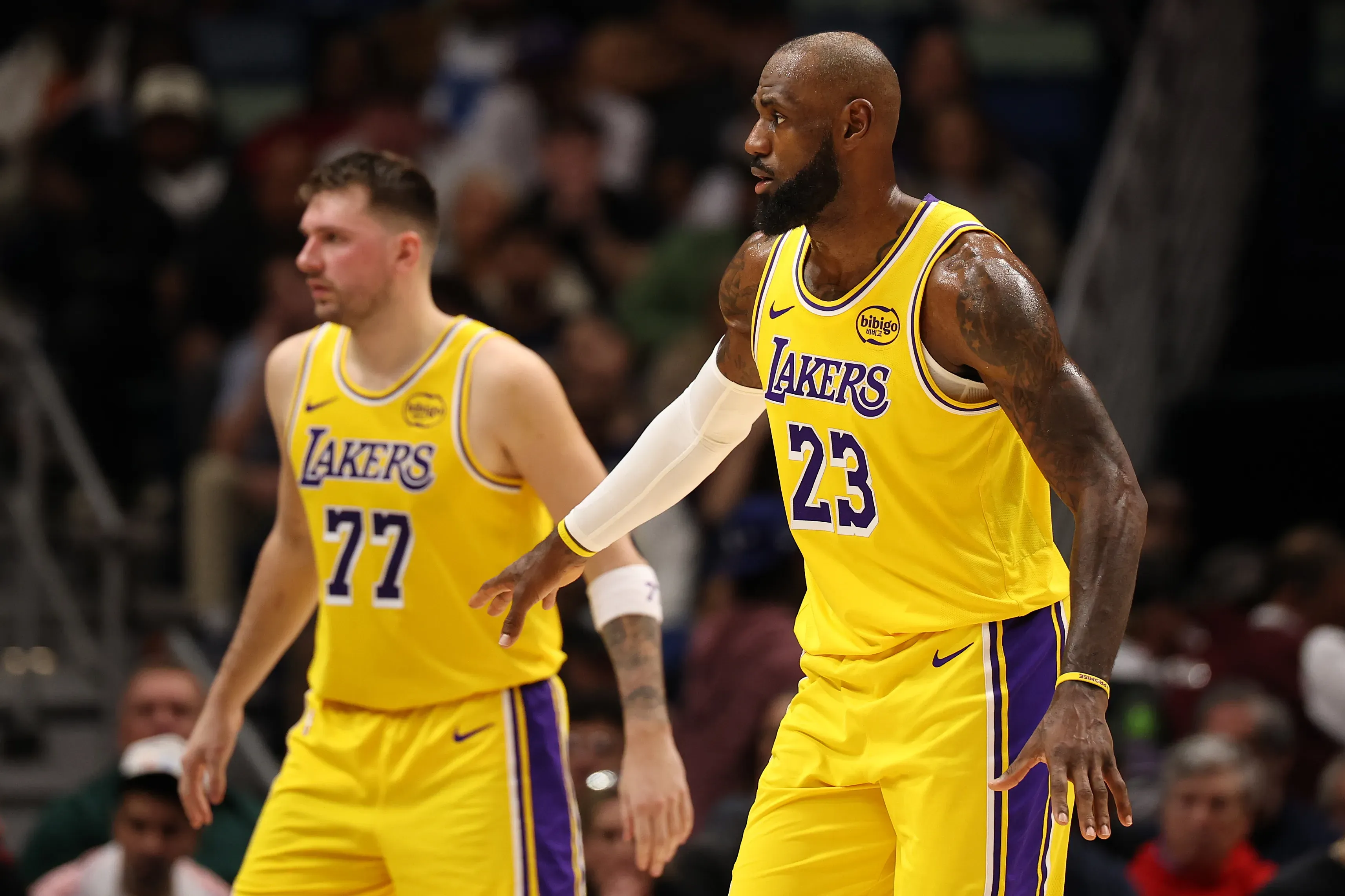 Luka Doncic y LeBron James lideraron la victoria de Lakers (Getty Images)