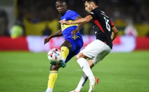 Luis Advíncula con Boca Juniors ante Colón de Santa Fe. Foto: Getty