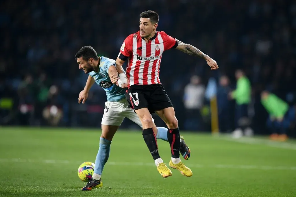 VIGO, SPAIN – JANUARY 29: Oscar of RC Celta is challenged by Yuri Berchiche of Athletic Club during the LaLiga Santander match between RC Celta and Athletic Club at Estadio Balaidos on January 29, 2023 in Vigo, Spain. (Photo by Octavio Passos/Getty Images)