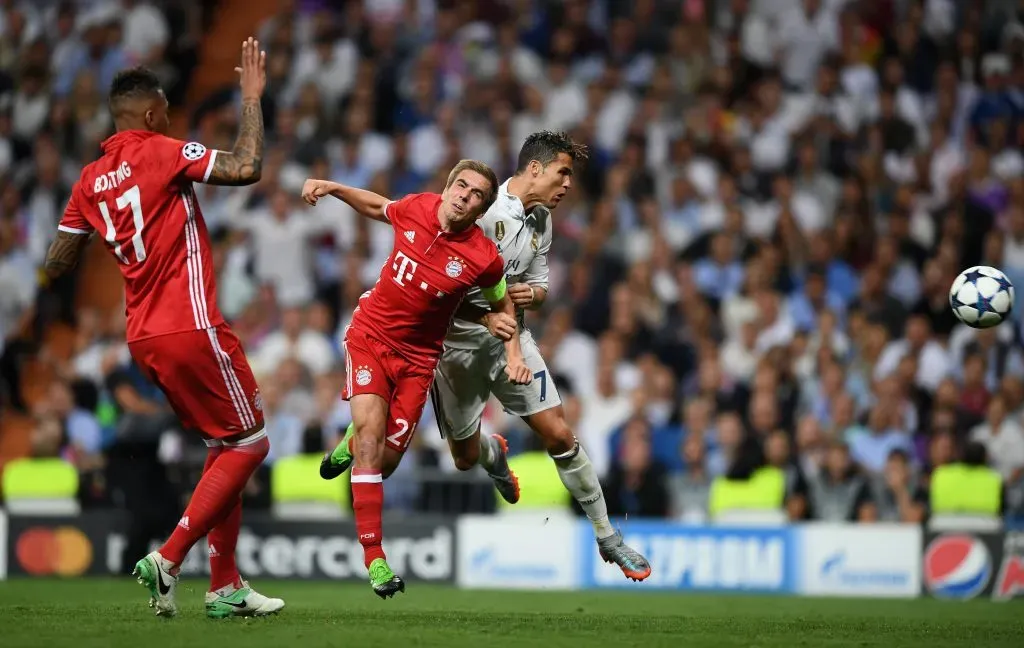 MADRID, SPAIN – APRIL 18:  Cristiano Ronaldo of Real Madrid scores his sides first goal during the UEFA Champions League Quarter Final second leg match between Real Madrid CF and FC Bayern Muenchen at Estadio Santiago Bernabeu on April 18, 2017 in Madrid, Spain.  (Photo by Shaun Botterill/Getty Images)