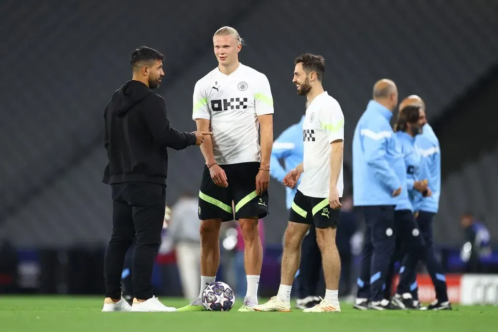 ISTANBUL, TURKEY – JUNE 09: Former Manchester City player Sergio Aguero talks to Bernardo Silva and Erling Haaland of Manchester City during the Manchester City Training Session ahead of the UEFA Champions League 2022/23 final on June 09, 2023 in Istanbul, Turkey. (Photo by Michael Steele/Getty Images)