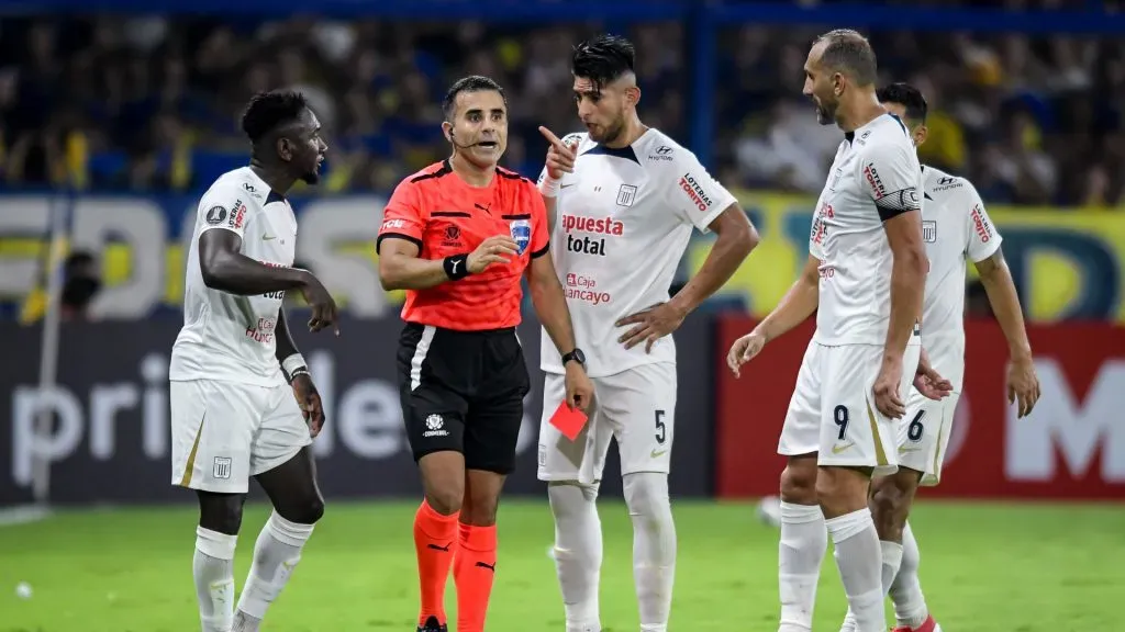 Zambrano, de gran partido en La Bombonera ante Boca (Getty Images).