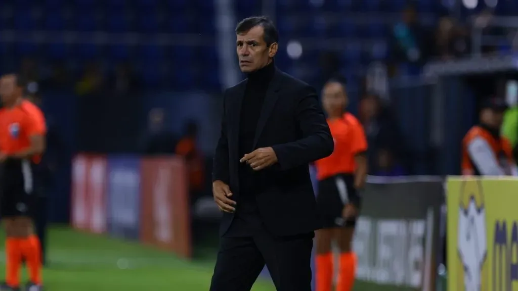 Fabián Bustos en su último partido dirigido por Copa Libertadores 2025 con Universitario. (Getty Images)