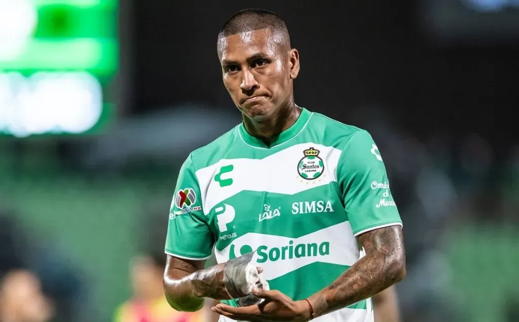 Pedro Aquino en Santos Laguna. (Foto: X).