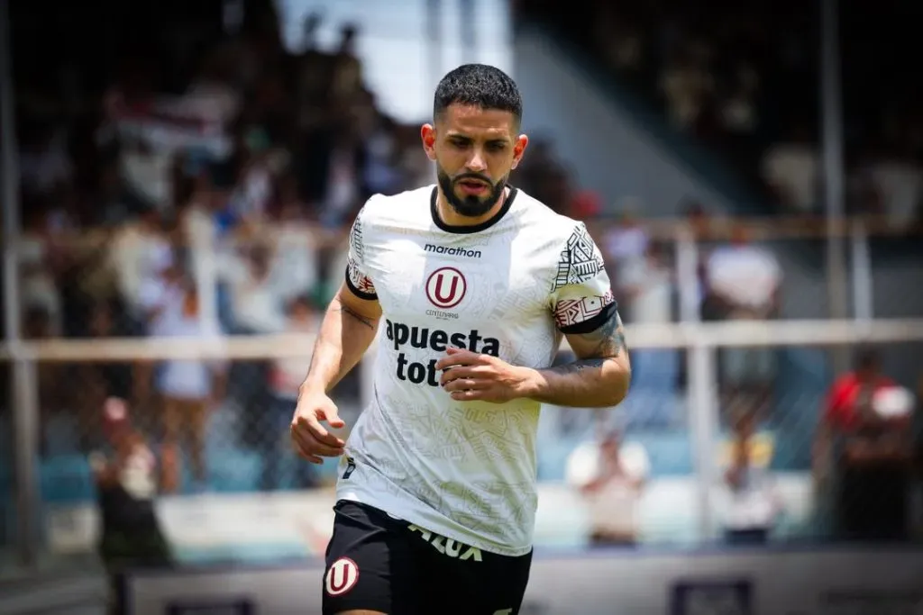 Matías Di Benedetto en calentamiento. (Foto: Universitario).