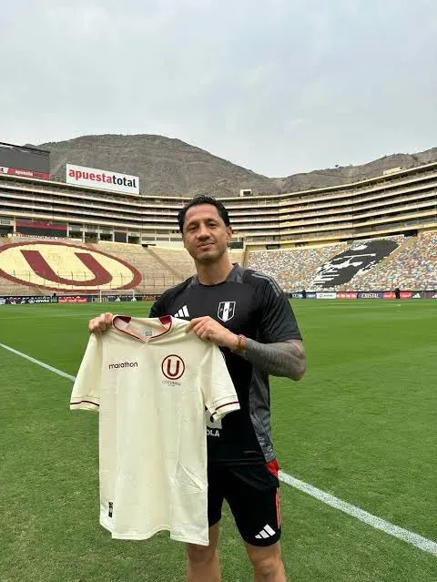 Gianluca Lapadula en el Estadio Monumental. (Foto: X).