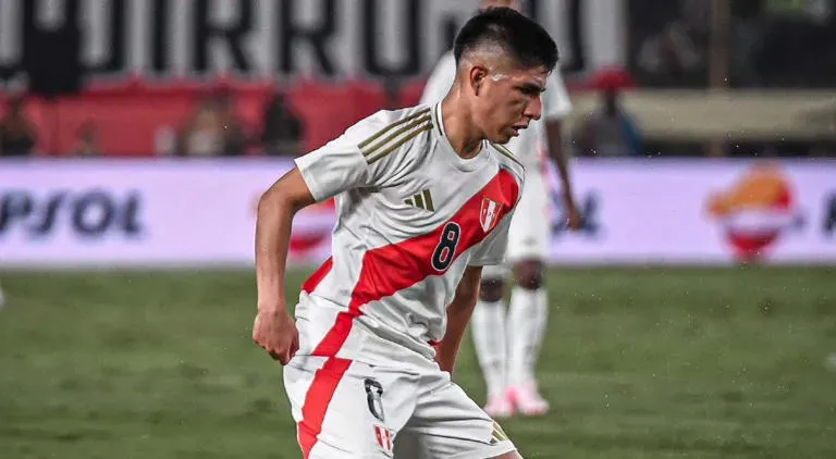 Piero Quispe jugando en la Selección Peruana. (Foto: X).