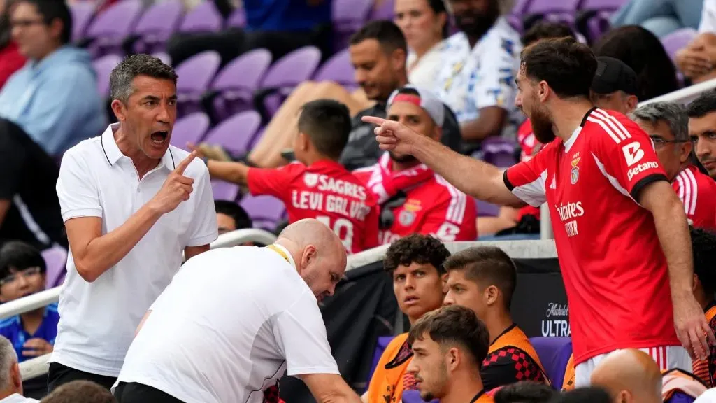 Bruno Lage y Orkun Kökçü se sacaron chispas en pleno banco de suplentes (Michael Owens/Getty Images).
