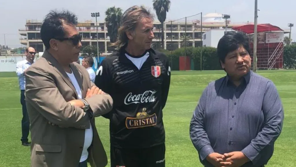 Gareca, junto a Edwin Oviedo, ex presidente de la Federación Peruana (X @TuFPF).