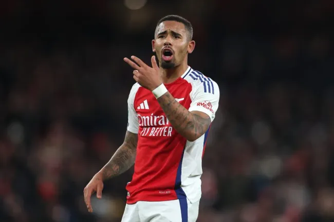 Gabriel Jesús reclamando en Arsenal (Foto: Getty).