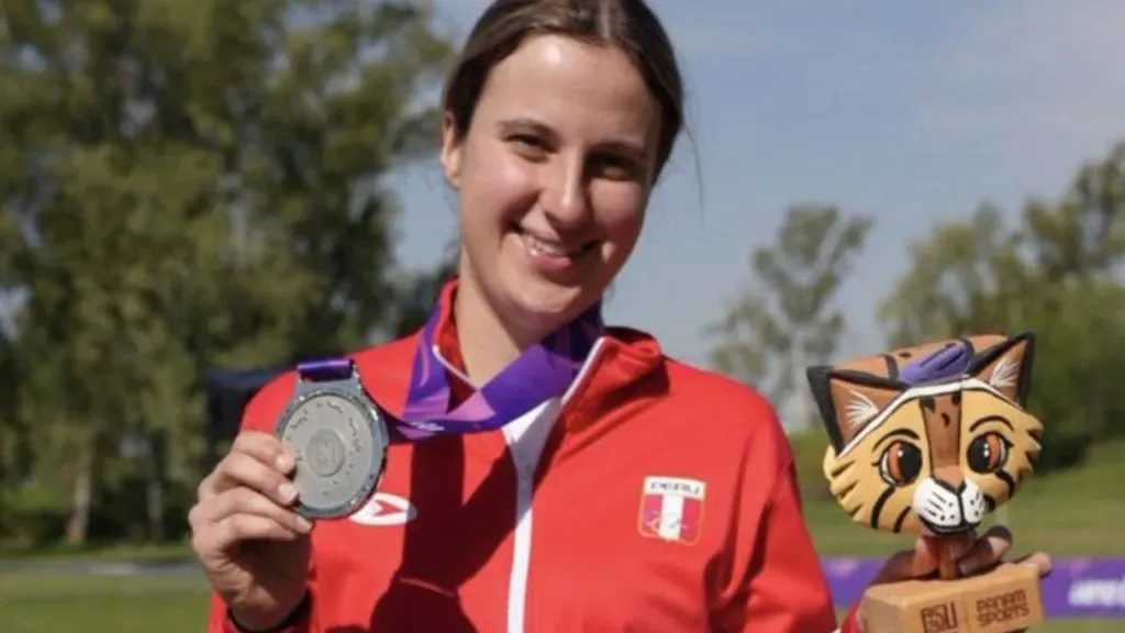Valentina Porcella, medalla de plata en tiro deportivo para Perú (X @ipdperu).