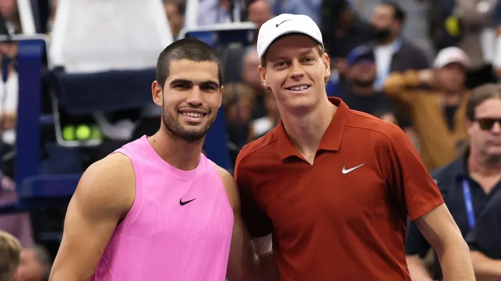 Carlos Alcaraz y Jannik Sinner, en la última final del US Open 2025 (Getty Images).