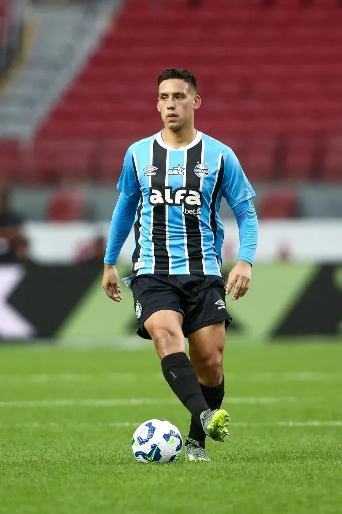 Erick Noriega jugando en el Gremio. (Photo by Pedro H. Tesch/Getty Images)